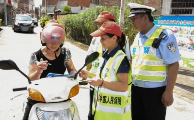 警保合作！兴宁建起劝导站提升农村道路交通安全