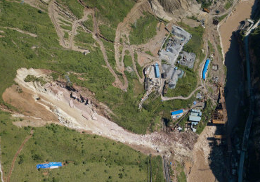 成昆铁路线四川甘洛县山体垮塌初步确认17人失联