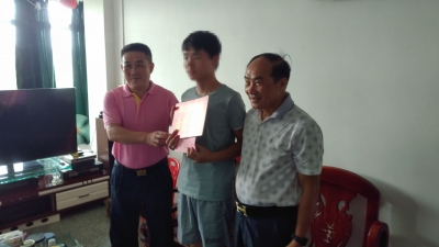 助力困难职工子女圆梦！梅江区总工会开展上门送助学活动