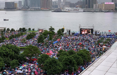 乱够了！香港各界市民参加“守护香港”集会 高呼“反暴力 救香港”