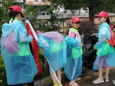 不惧高温“烤”验！这群“小红帽”走上街头为梅江区创文助力