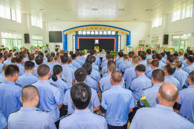 多次与死神擦肩而过的他还是走了，今天，兴宁500警民挥泪送别张东杰