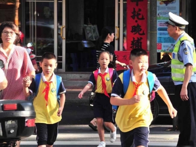 扎牢安全防护网！梅县警方全力维护学校及周边治安秩序