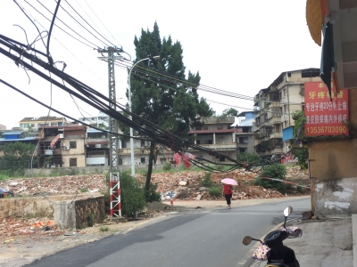 危险！梅城金山路线缆低垂，最低处仅1米多