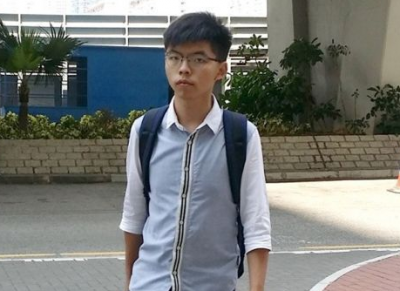 乱港分子黄之锋在香港机场再被拘捕
