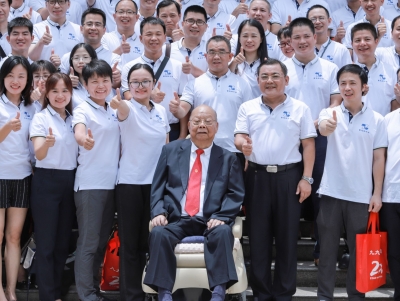 拳拳爱国心，殷殷故乡情——深切缅怀曾宪梓博士