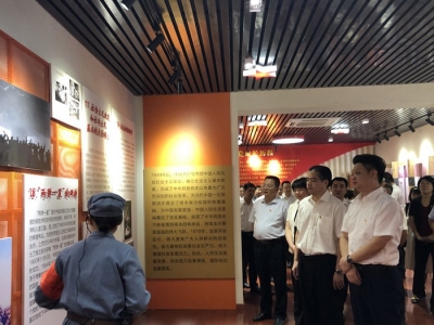 蕉岭县委理论学习中心组举行“学习党史、新中国史”专题学习会