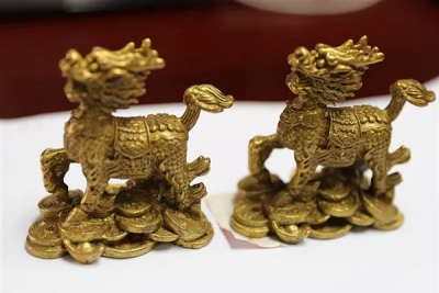 果园内竟然挖出“金麒麟” 梅县两村民乐坏了，没想到...