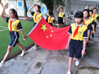 “五星红旗，我为你自豪！”来听梅州师生对祖国的深情表白！