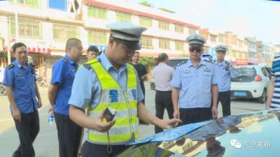 二手车违规占道经营，兴宁联合执法组：坚决整治！