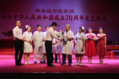 没想到吧？梅县区中医院的白衣天使们还有这一面！