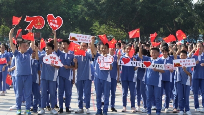 超燃！院士广场“快闪”，千人表白祖国！