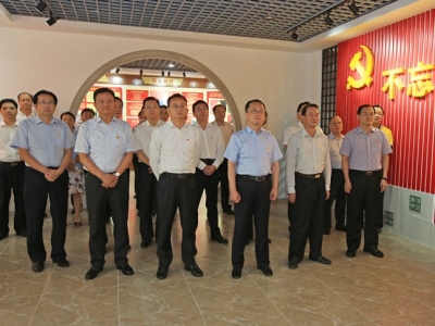 市领导开展“不忘初心、牢记使命”主题教育集中学习研讨