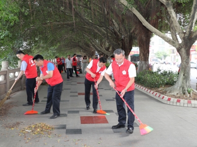 丰顺开展迎国庆环境卫生大扫除暨全县志愿服务大行动