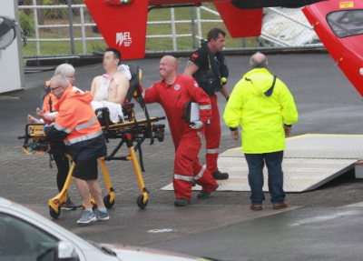 新西兰一辆载有23名中国游客的大巴侧翻 已致6人死亡