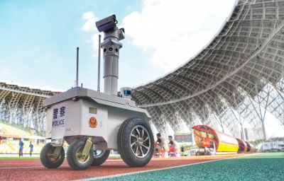 这别致的小车竟然是“警察”！梅州首台警用巡逻机器人上岗啦