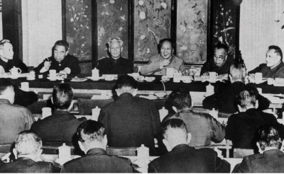 【新中国峥嵘岁月】“搞一个实事求是年”