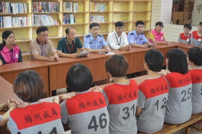 中秋温情抚“毒瘾”，浓浓情意暖人心