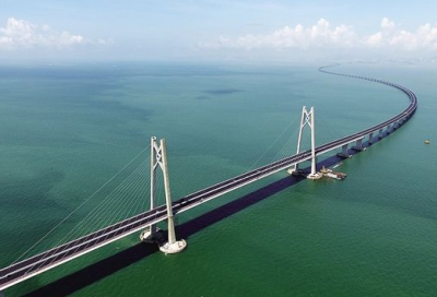 港珠澳大桥迎入境客流高峰