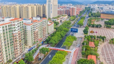 开通了！梅县府前大道两座人行天桥今日“上岗”