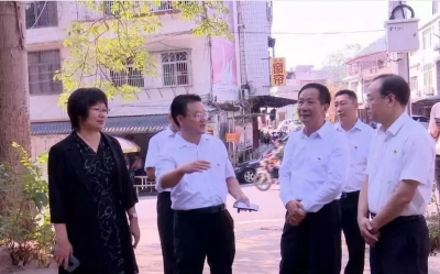 饶美奕到大埔调研纪念园基础设施建设工作