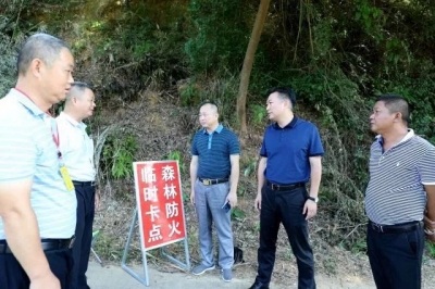 熊锋松带队督查国庆期间值班值守和森林防火工作