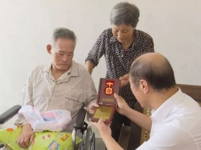 忘不了你们的奉献！蕉岭县总工会慰问劳模送温暖