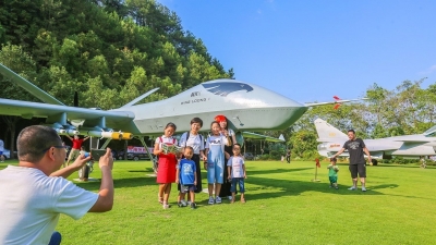 两个字，炫酷！梅县雁山湖日均万人来游…