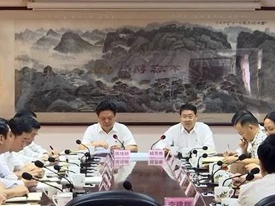 对照党章党规找差距！陈伟明主持召开主题教育专题会议