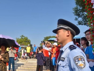 平远徒步大会间隙，一抹“风警”令人难忘...