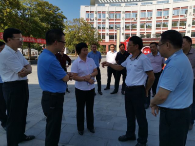 省教育厅副厅长朱超华率队到五华高级中学督查食品安全工作