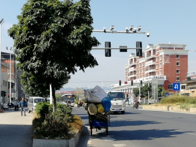 大马路上逆行，拿生命开玩笑可要不得！梅州交警出手了