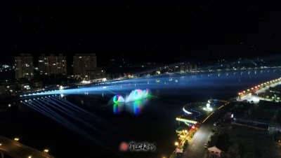 视频抢鲜看！蕉岭首现全息3D激光水秀 献礼新中国成立70周年