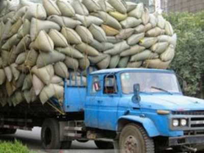 交通运输部：车辆超限超载50％左右 公路使用寿命将缩短约80%
