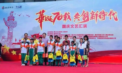 今天梅城这场国庆文艺汇演，现场观众都嗨翻了