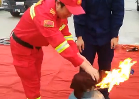 燃气起火，先灭火先关阀？最近疯传的视频不能信！