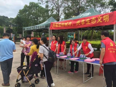 总有人在默默付出…兴宁这群“红马甲”成了一抹风景线
