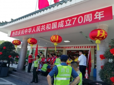 找回走失男孩、提供暖心茶水...这个假期，他们没闲着！