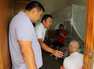 浓浓敬老情！今天，他们带着关爱走进了梅江区西阳敬老院