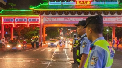 别样的国庆“警色”！节日期间梅城治安平稳有序...