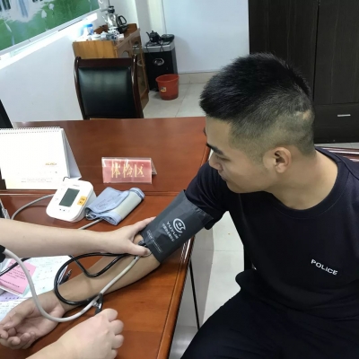 滴！微信一声响，梅州“熊猫大侠”现身！