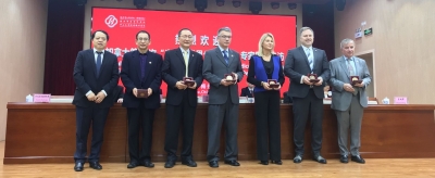 加拿大“当代白求恩公益之旅”专家团来梅开展学术交流