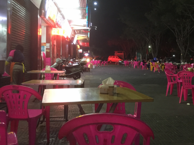 占道经营、噪声扰民…这些夜宵档，谁能来管管?