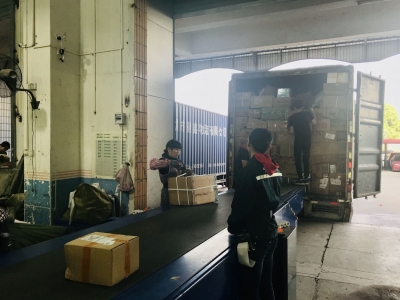 茶座丨提升服务品质 打通快递的“最后一公里”