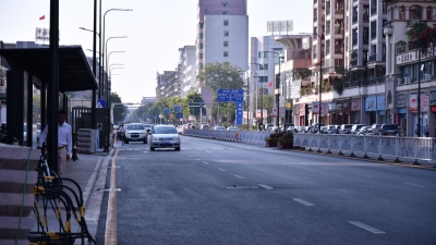梅城鸿都小学门口无斑马线~家长纷纷提议...回应来了！
