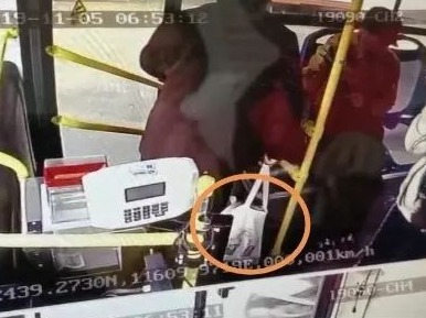 一个遗失的手提包，牵动着蕉岭民警的心...