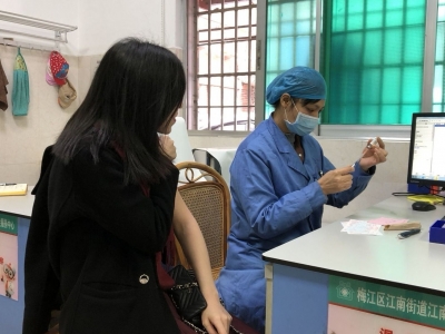 国务院：2020年底前率先实现疫苗“一物一码”