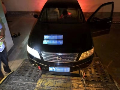 危险！这辆套牌盗抢车在梅城横冲直撞！警方扣车，请司机速自首