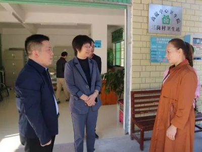 饶凌云到高陂镇三岗村检查红十字博爱家园项目建设情况