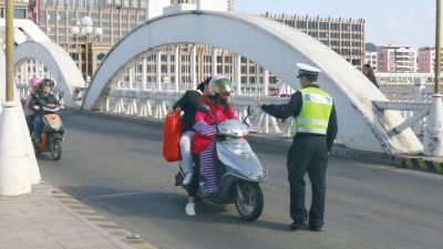 梅州家长注意！接送孩子时这些行为千万不要有，交警将严查